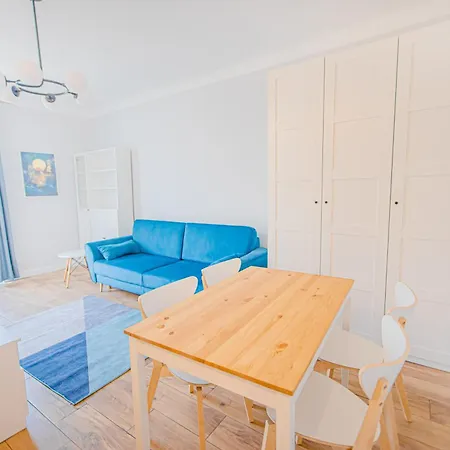 Cozy 1-bedroom Flat Next To The Center Lägenhet